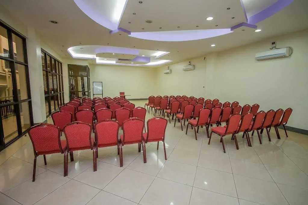 Holiday Express Hotel Kampala 3*,